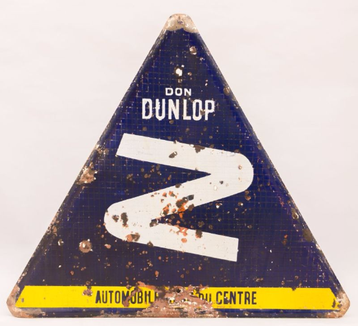 Automobilia : vente aux enchères de panneaux Dunlop