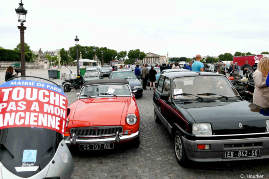 Moteurs en Seine, contre les restrictions, pendant la Journée Nationale des Véhicules d’Epoque