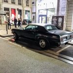 Mustang dans la rue par Clément- Mustang Grande