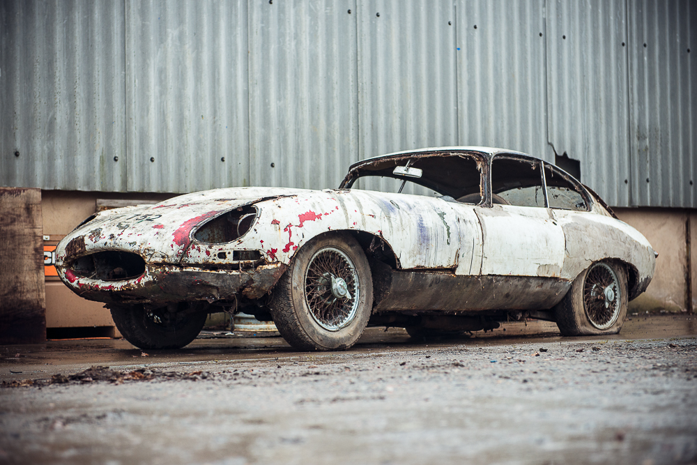 Du boulot sur les Jaguar présentées par Silverstone Auctions au Classic Cars & Restoration Show