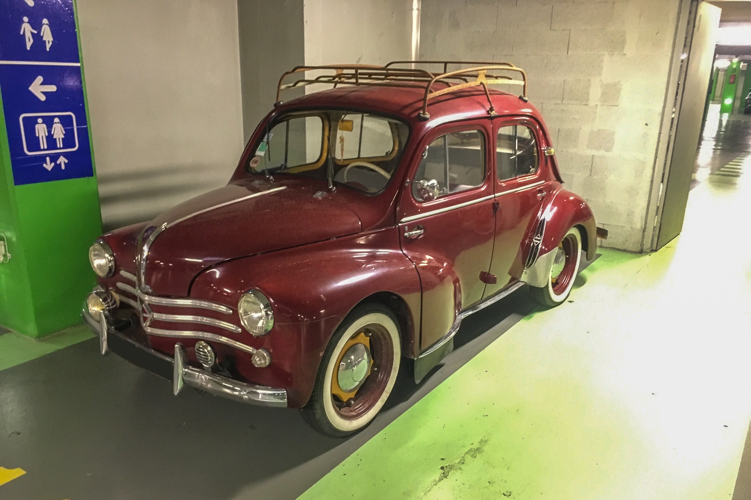 Clément a retrouvé sa Renault 4CV Lyonnaise, dans un parking