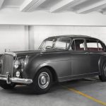 13 1955 Bentley S1 Sport Saloon H.J. Mulliner- Automobiles sur Les Champs 11