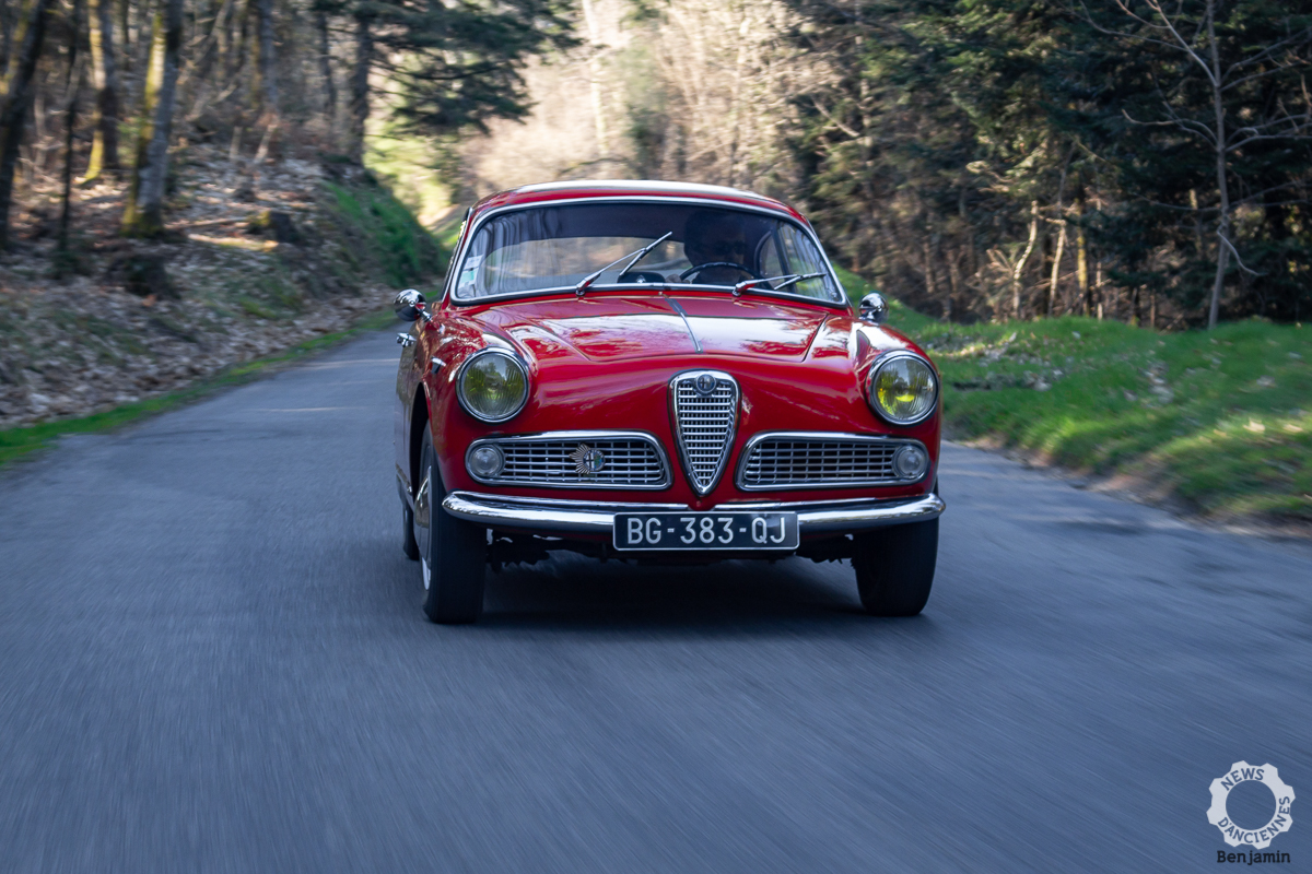 Au volant d’une Alfa Romeo Giulietta Sprint, aussi rassurante qu’élégante