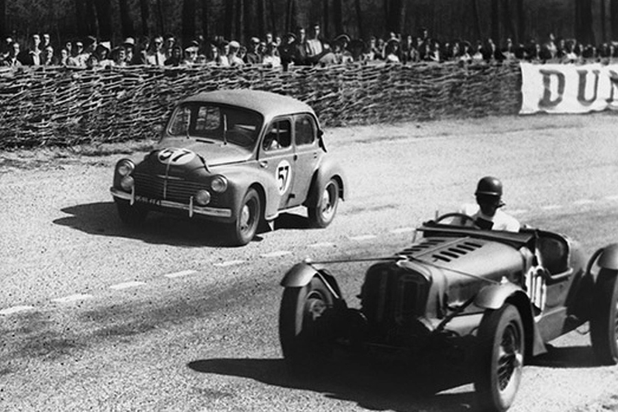 1949 : la première auto à moteur arrière s’engage au Mans… c’est une 4CV