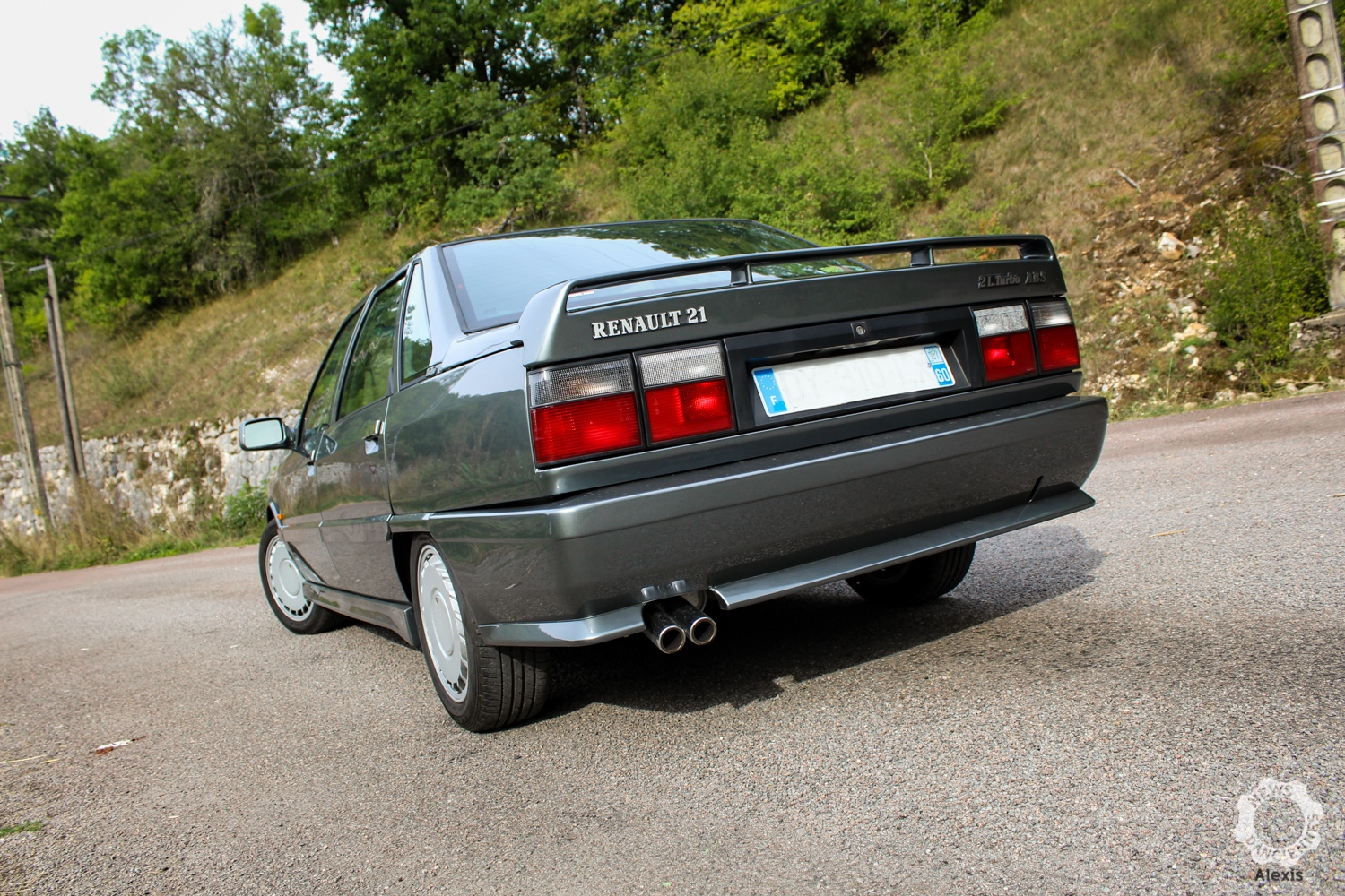 Essai Renault 21 2L Turbo : comme à l'époque, un défi ! - News d'Anciennes