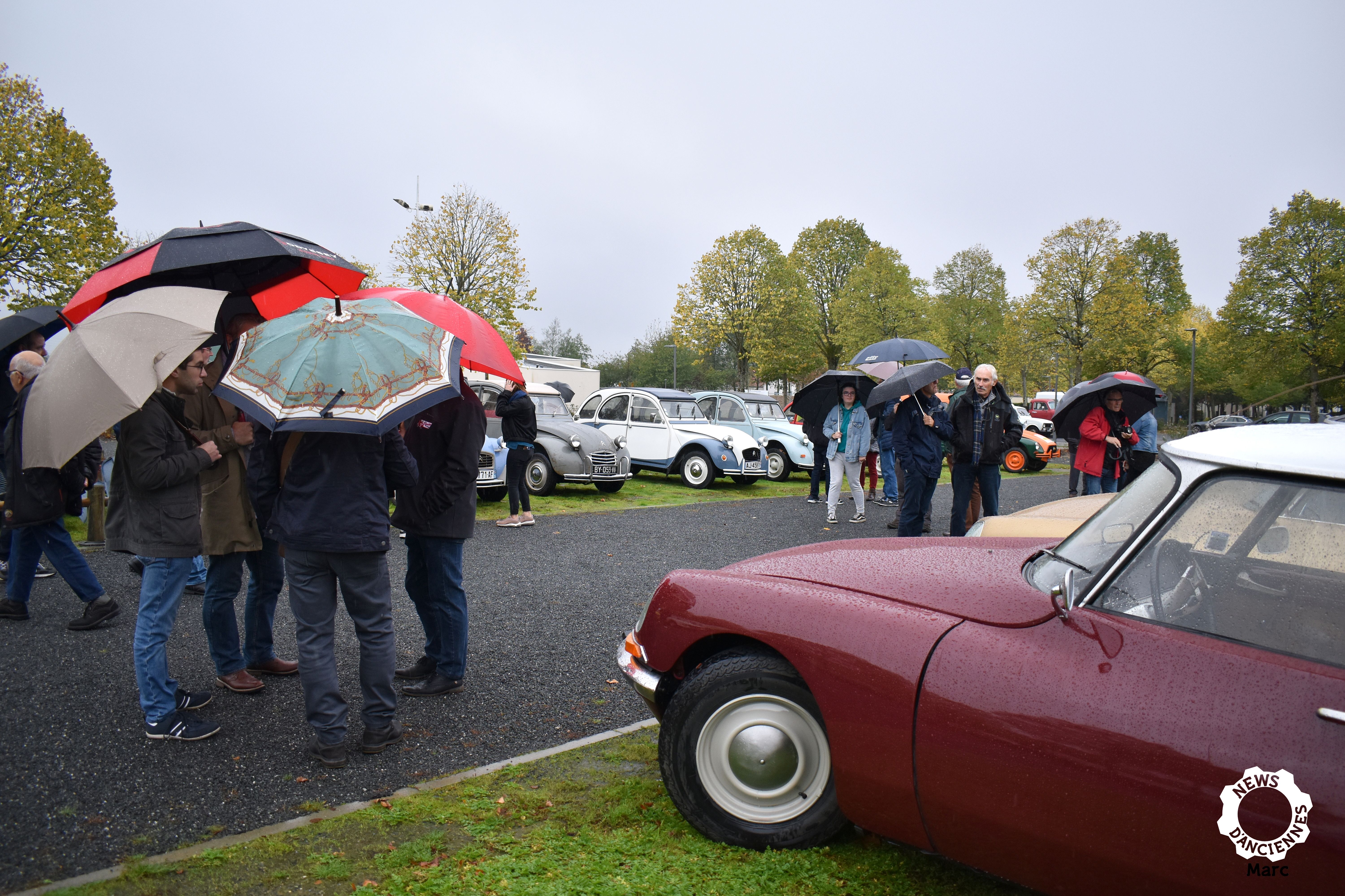 Avec les Dérouillés, et sous un coin de parapluie, pour fêter le Centenaire Citroën