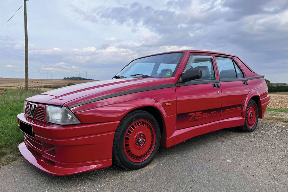 Zoom sur le catalogue DES ventes Osenat à Epoqu'Auto 2022 News d