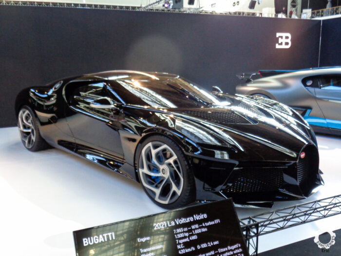 2021 la voiture noire 01 Bugatti Unseen a Autoworld- Moteur V16