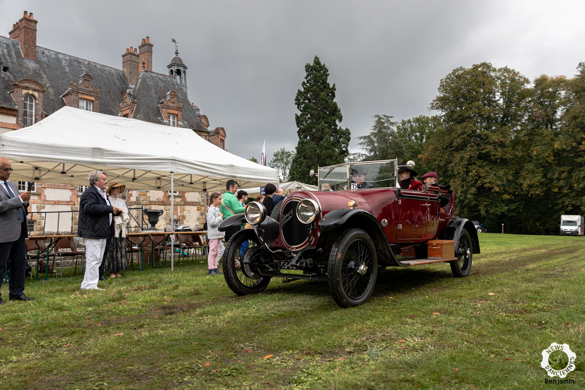 Art Automobile 2024 à Gambais : du beau sous les gouttes