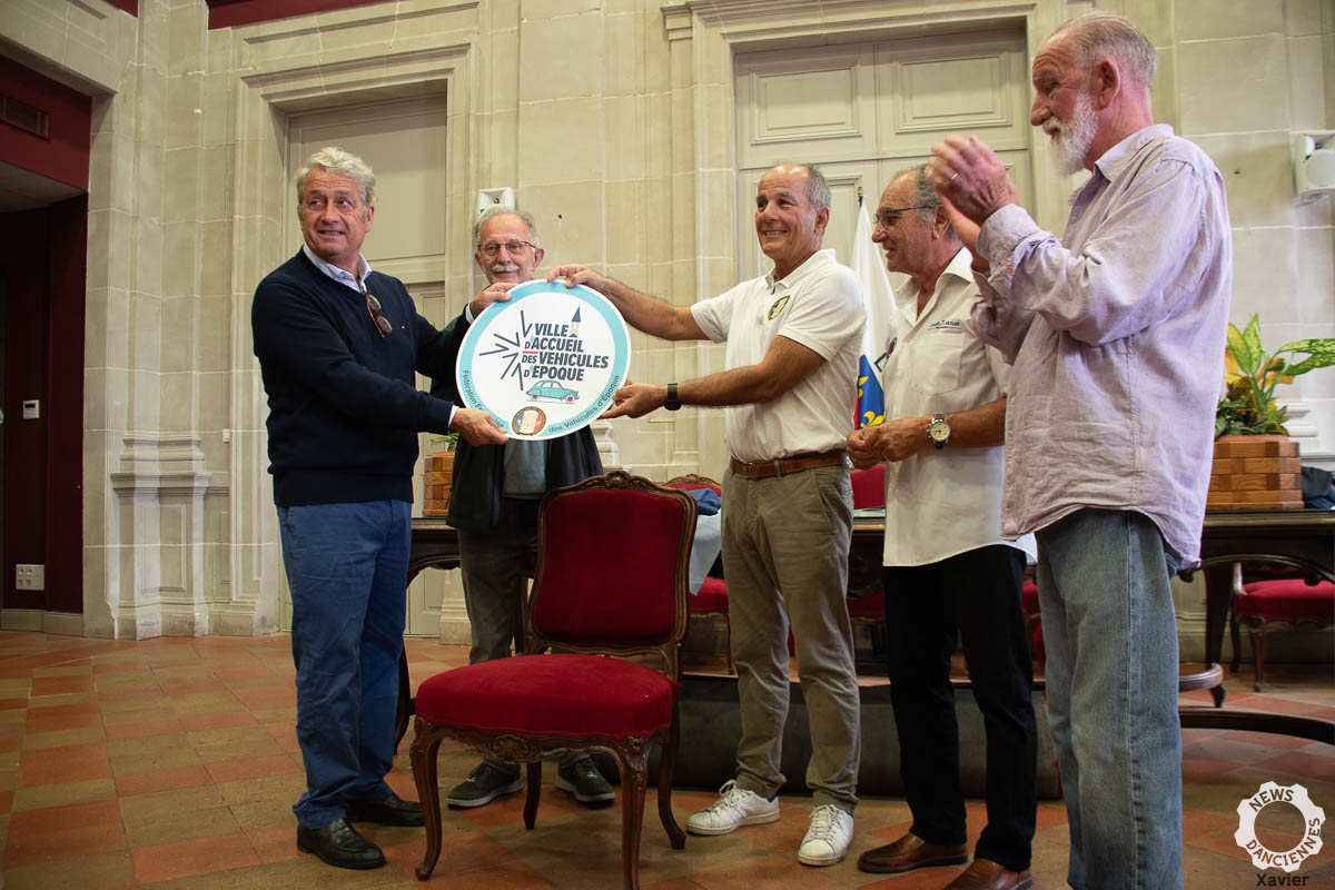 Une belle cérémonie de remise du label « Ville d&rsquo;Accueil des Véhicules d&rsquo;Epoque » à Lavaur