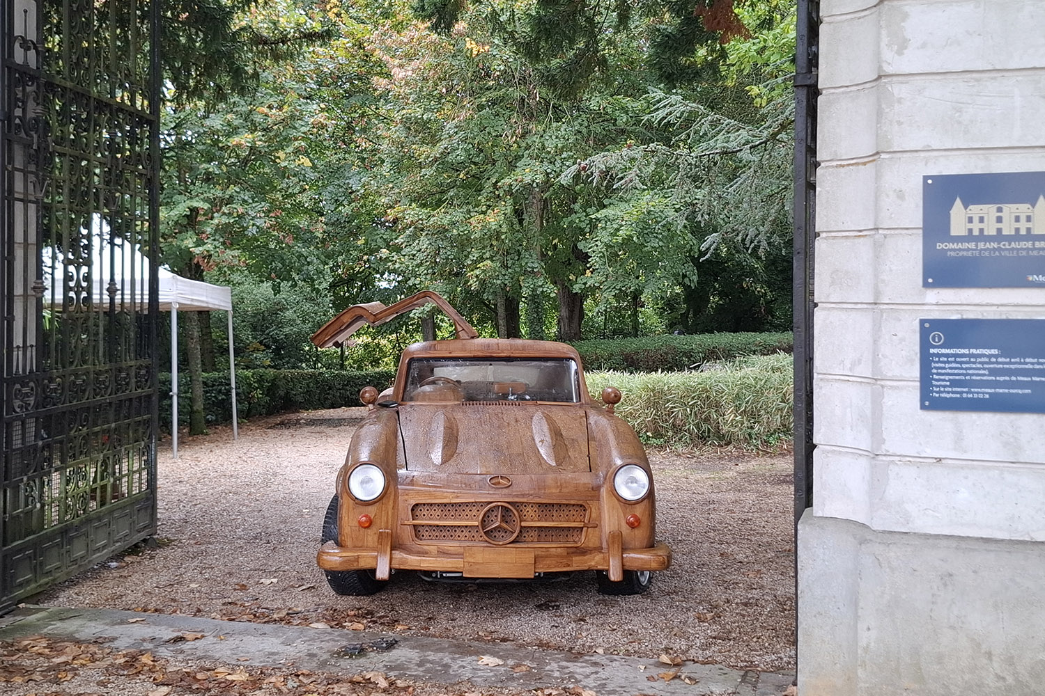 Mercedes-Benz Ombrello Ospiti 300 SL – Manico A Pomello Cambio – Antivento – Marrone 130 Cm