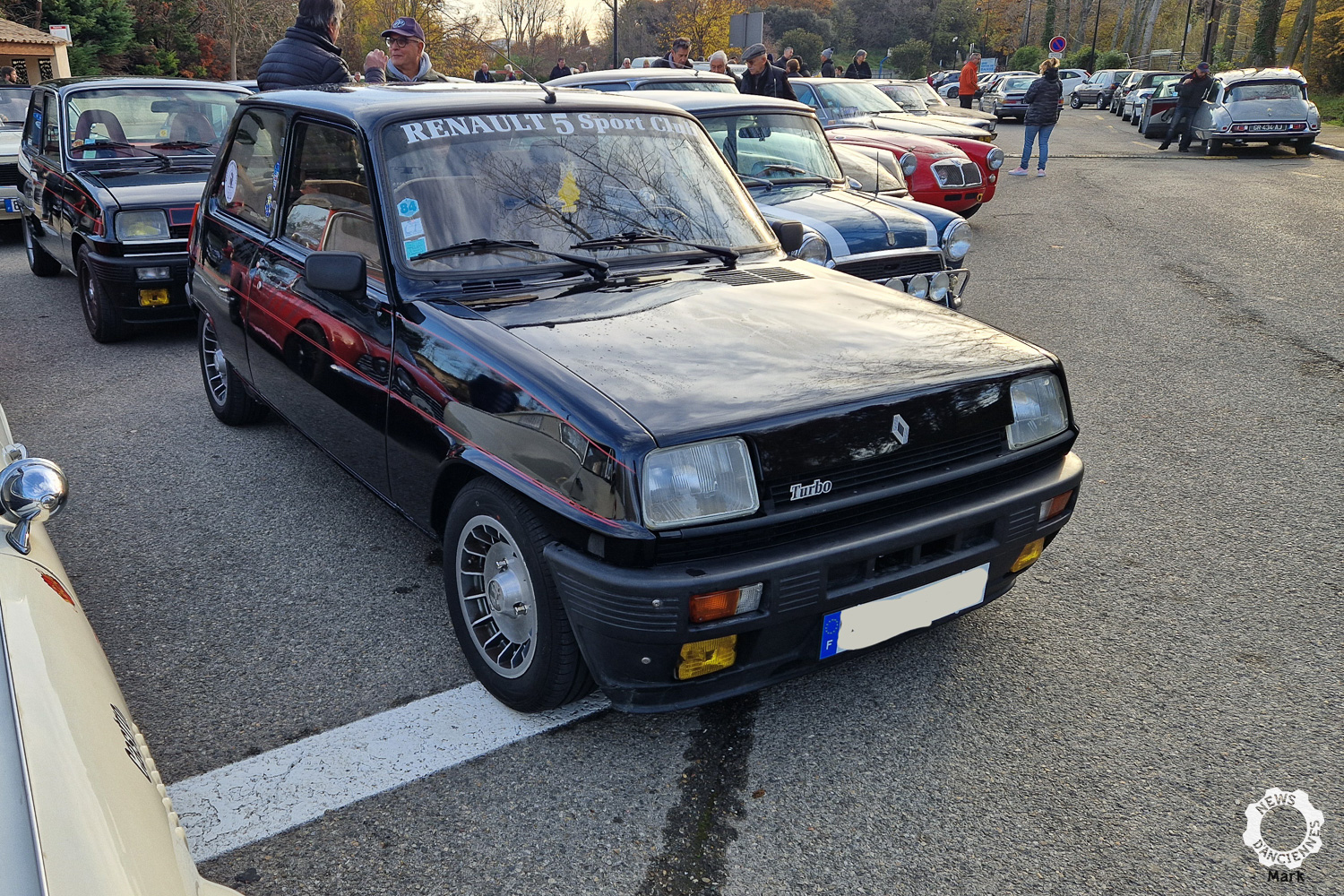 Visite au Cars and Coffee de Grans (13)