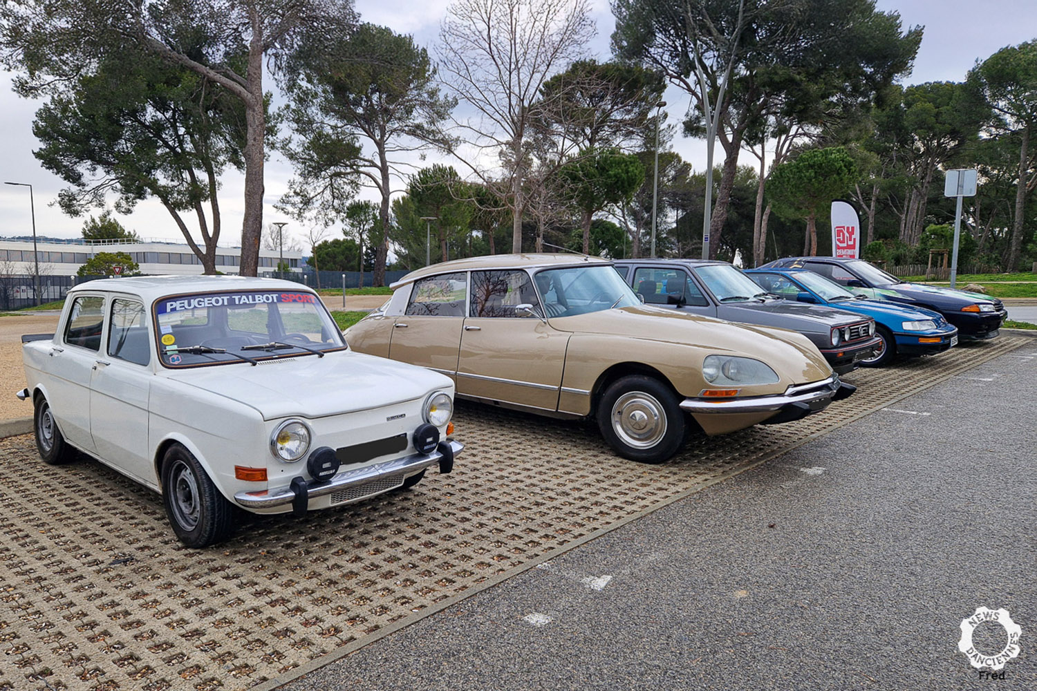Les voitures anciennes avaient rendez-vous tout le week-end à Lambesc (13)
