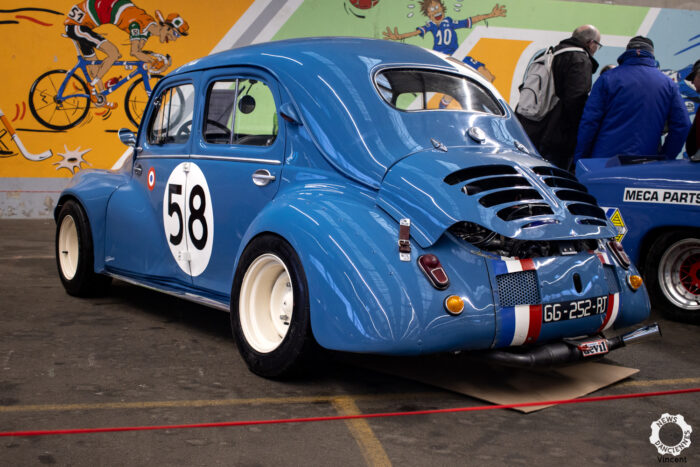 Renault 4CV à la Bourse de Locminé 2026