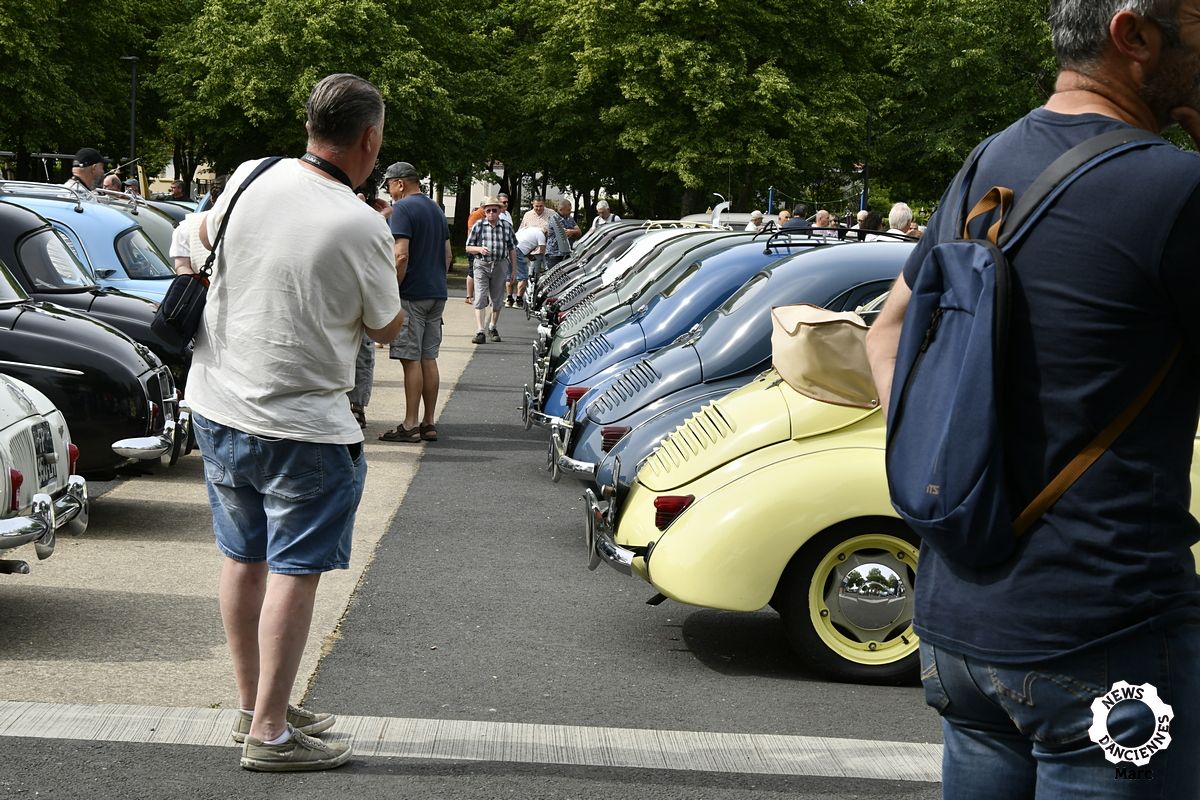 A Vallet (44), on a fêté les Renault 4CV et Dauphine