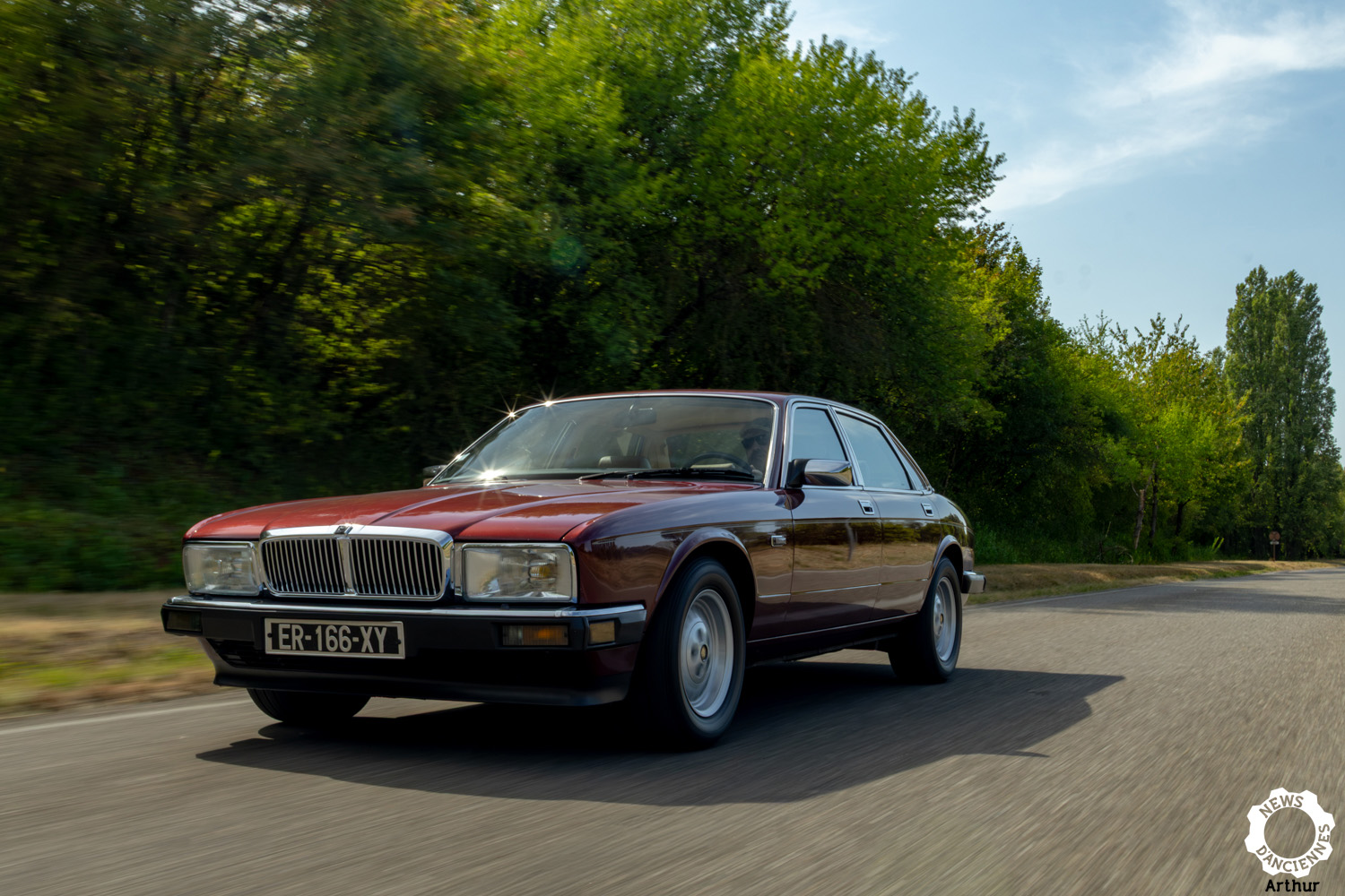 Essai d&rsquo;une Jaguar XJ40, pourquoi se presser ?